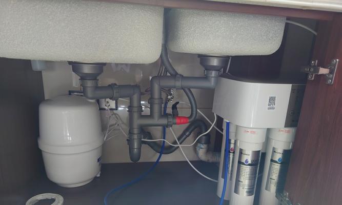 解决格力净水器废水不停问题的方法（有效处理净水器废水）