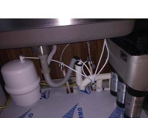 厨房净水器不断出水的解决方法（遇到厨房净水器不断出水）