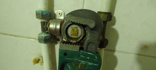 如何正确安装热水器防水胶布（热水器防水胶布安装方法详解）
